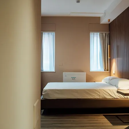 Central Suites Bed & Breakfast 3*