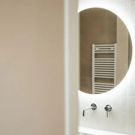 Central Suites 3*